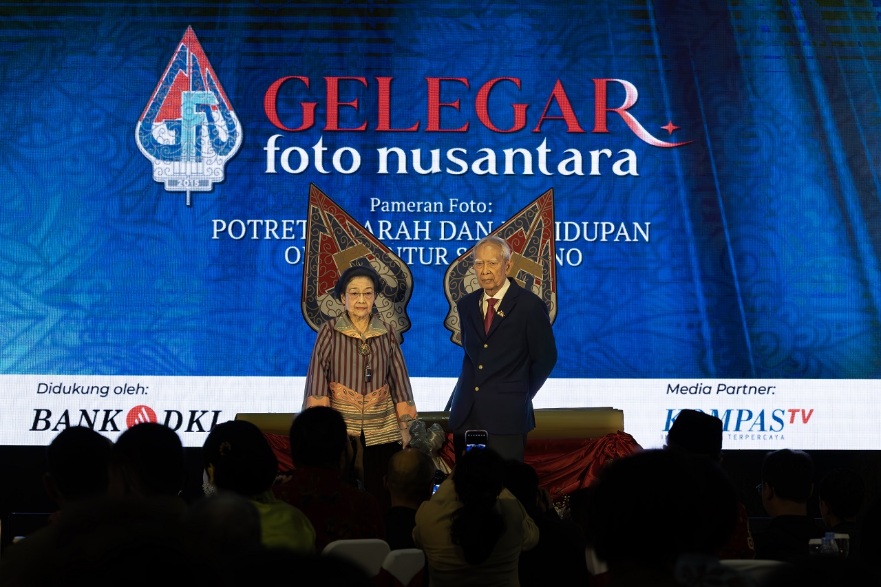 jejak_fotografi_guntur_soekarno_di_pameran_gelegar_foto_nusantara.jpg